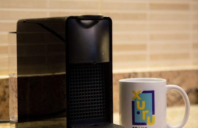 Xuru Stays I Waterfront Designer 2BR - 5 min to Airport - Foto 11