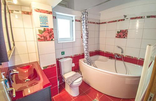 Modern villa with infinity pool close to the sea - Foto 35