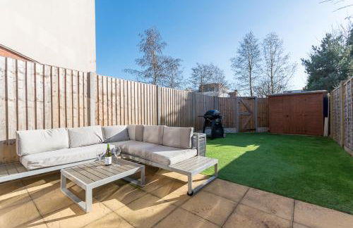 Castle Townhouse Kenilworth - Private Parking - 24 Hr Gym Access - Town Centre - Foto 5