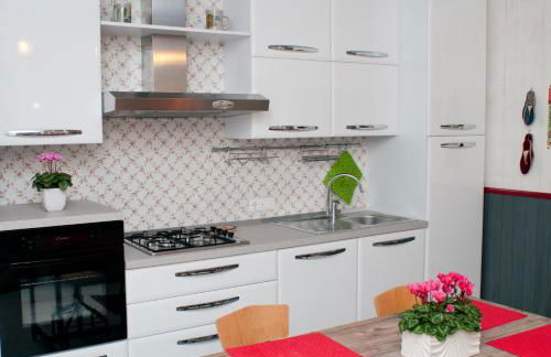 Tami Holidays - Photo 1