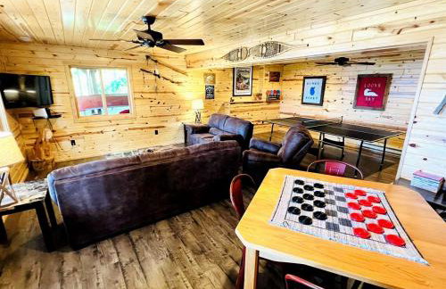 Cozy Lakefront Retreat with Game Room, Outdoor Living and Dock in Wisconsin - Foto 59