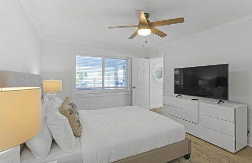 Waterfront 2BR Escape - Pool, Gym & Balcony with Intracoastal Views - Foto 17