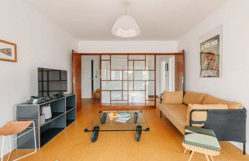 Sixties 64 2 bedrooms apartment with a balcony and parking in Biarritz - Foto 1