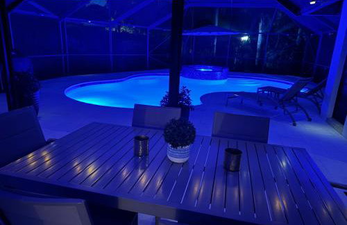 Three-Bedroom House - Best area-Heated Pool-Spa and Sauna Close to Beaches - Foto 2