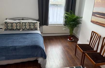 3 Bedroom in a great location - Photo 11