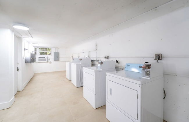 Studio 6min Walking to Miami Beach Pool Kitchen - Photo 20