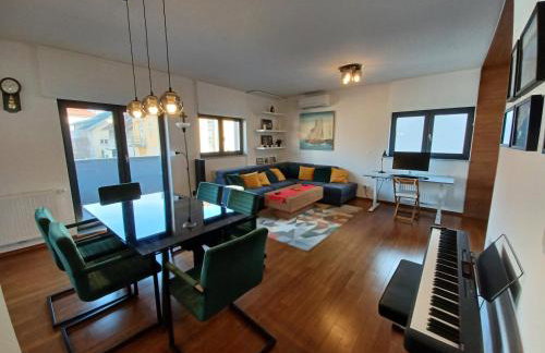 Modern 4-Star luxury apt - WFH Ready, Free Parking - Foto 1