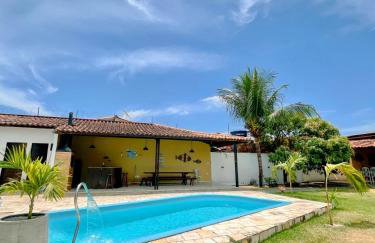 casasveraneio , Barra de são Miguel casa com 4 quartos sendo 2 suítes,todos com ar condicionado, 300 m da praia, 5 minutos praia das conchas e 10 do gunga! Área de lazer com piscina de 10 m churrasqueira e freezer!a melhor! - Foto 1