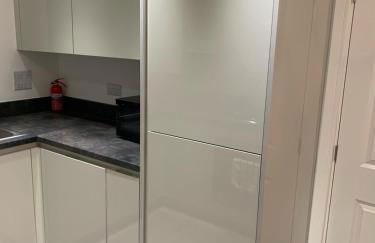 LUXURY 3 BED HOME with MULTIPLE FREE PARKING BAYS Early Check-in Late Check- Out Allowed - Foto 10