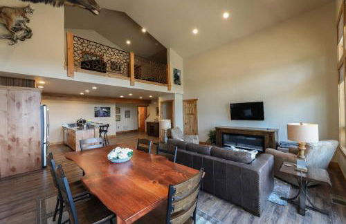 Luxury Townhome in Exclusive Eagle Bend - Photo 28