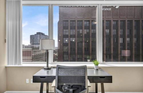 21st Floor Penthouse | Amazing Views of Downtown! - Photo 6