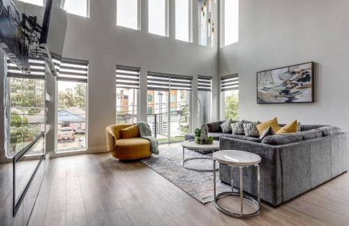 Luxury Newly Built 4 BR 4 Bath Home w/ Rooftop and Grill! - Foto 7