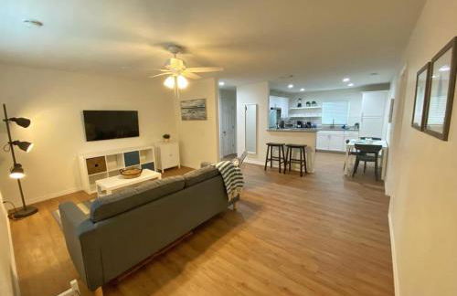 *NEW*Sunshine Gorgeous- 3BD/2BA -Private Backyard! - Foto 3