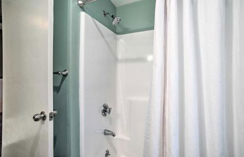 5 Mi to Beach Cape Cod Getaway with Grill - Foto 15