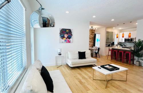 Heated Pool Tropical House with Summer Kitchen 3BR- Oasis in Miami! - Foto 16