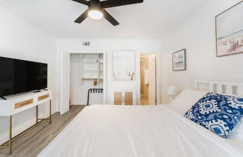 Boca Coastal Waterfront Stay - 2BR 2BA - Pool, Gym, Parking, Walk to Beach - Foto 19