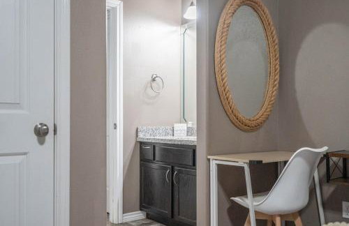 Sunset Retreat, Clean Modern 3BR, Garage, Near 191 - Foto 29