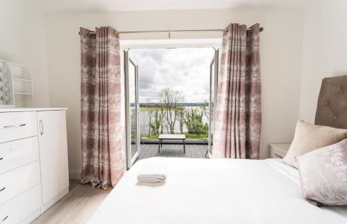 Escape Ordinary at Lily's Pad - Foto 79