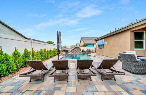 IndioStay 5min to Coachella & Stagecoach Fest -Private Pool, Water Slide, Waterfall, Jacuzzi, Fire Pit - Foto 14