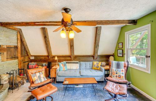 A-Frame Cabin with Furnished Deck in Becket! - Foto 6