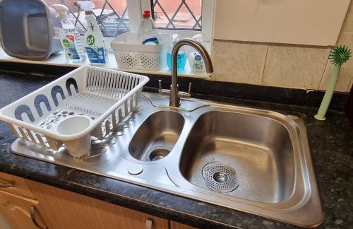 3 Bedroom House Ideal for Work Family Short or Long Term Stays Easy Access to Manchester Oldham Halifax Bury - Foto 17