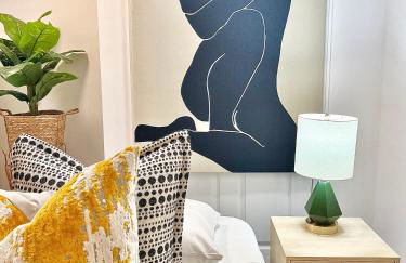 Luxury 4 bedroom 2 bath Lake Views - Photo 15