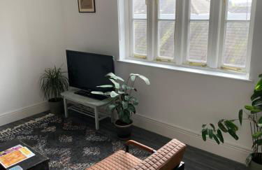 Glastonbury town centre modern apartment - Photo 10