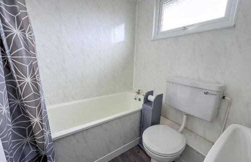 Homely Chalet To Hire In Scratby Nearby The Beach In Norfolk Ref 76166B - Photo 8