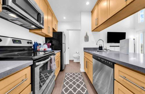 Modern Bay Area Retreat | Balcony + Private Patios - Foto 3