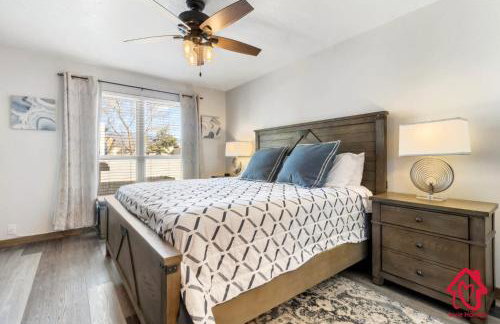 The Plaza - An Irvie Home w Summer Pool - Photo 14