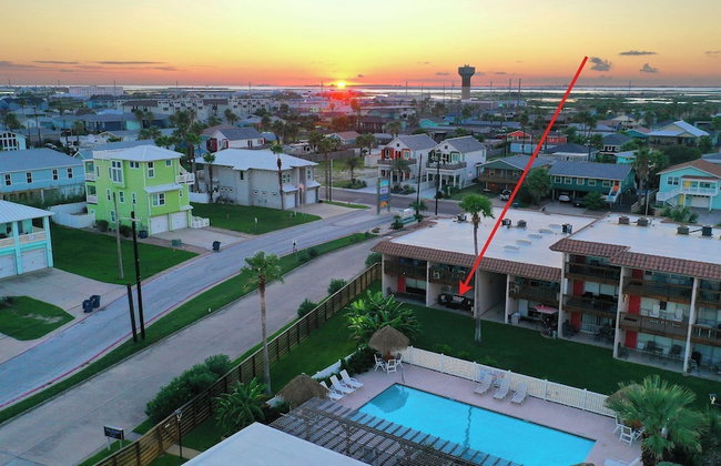 Beach Boardwalk Access Pool + Remodeled Interior Tropical Haven by Avantstay - Photo 112