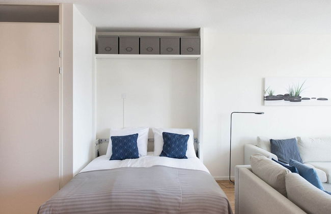 Modern Apartment Near the Beach - Photo 5