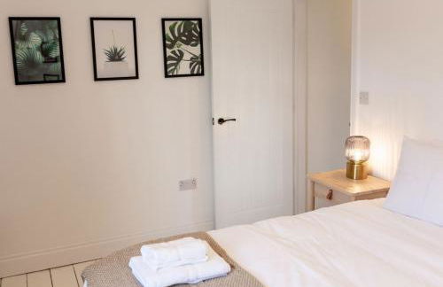 Bright & Airy 2BD - 10 mins walk to Chelt Centre! - Photo 32