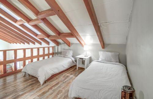 Fire Pit and Grill Spacious Forest Lakes Chalet - Foto 30