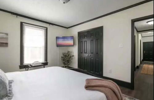 3BR Downtown-Old Salem Oasis - Foto 13