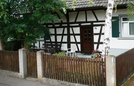 Gemütliches altes Fachwerkhaus mit Vorgarten - Foto 1