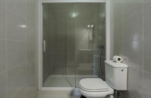 Fully Equipped 3 bed - Parking - Foto 26