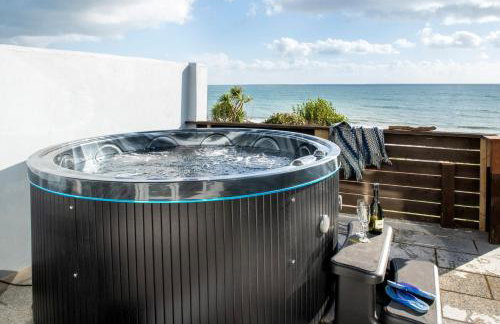 Drake Cottage with Hot tub - Photo 2