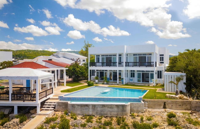 The W Villa 5 B R Oceanfront w Staff - Photo 36