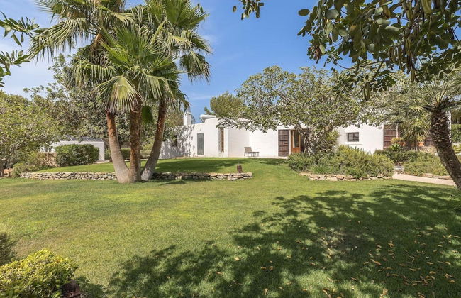 Traditional Villa With Garden - Photo 37