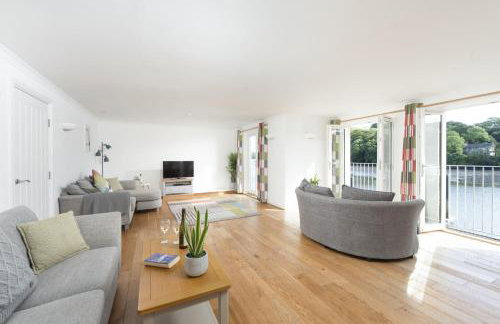 Waterfront House - Photo 11