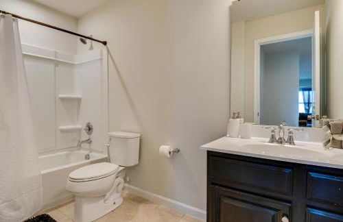 Spacious Home with Fireplace - Near Golf! - Foto 30