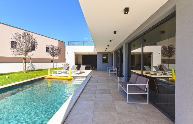 Spacious Villa With Pool and Garden in Stokovci - Foto 25