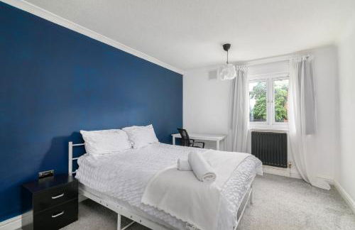 Stylish 1BD Canal-Side Flat with Private Garden - Foto 6