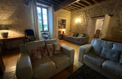 French Farmhouse Retreat with pool & superb views. - Foto 6