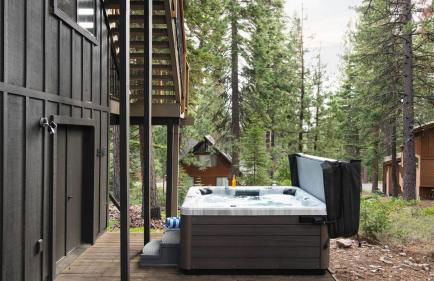 Timberline by AvantStay Stunning Chalet Cabin w Hot Tub Pool Table Home Theater - Foto 3