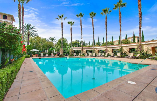 Global Luxury Suites at The Village - Photo 42