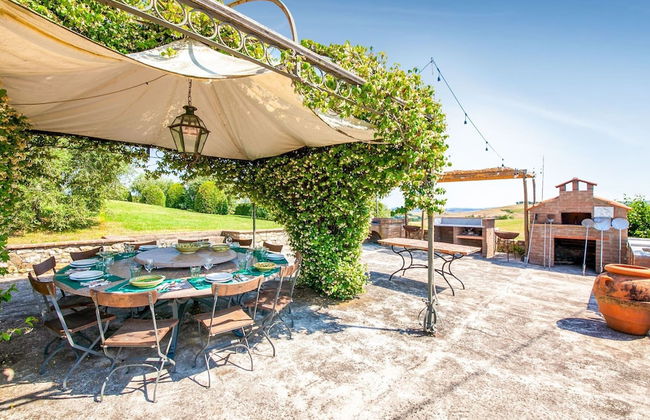 Splendid Holiday Home in Orciatico with Hot Tub & Pool - Foto 23