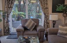 Stunning Fir Tree Corner 3 bedroom detached Executive house ideal wedding guest family home with free drive way CCTV parking for 2 vehicles or LWB Van M5 1 mile away dogs welcome by prior arrangement - Foto 1