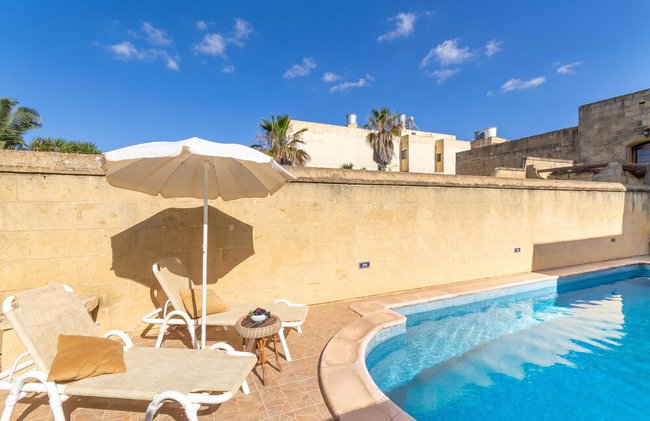 Ta'leli Pool Farmhouse in Gozo - Photo 17